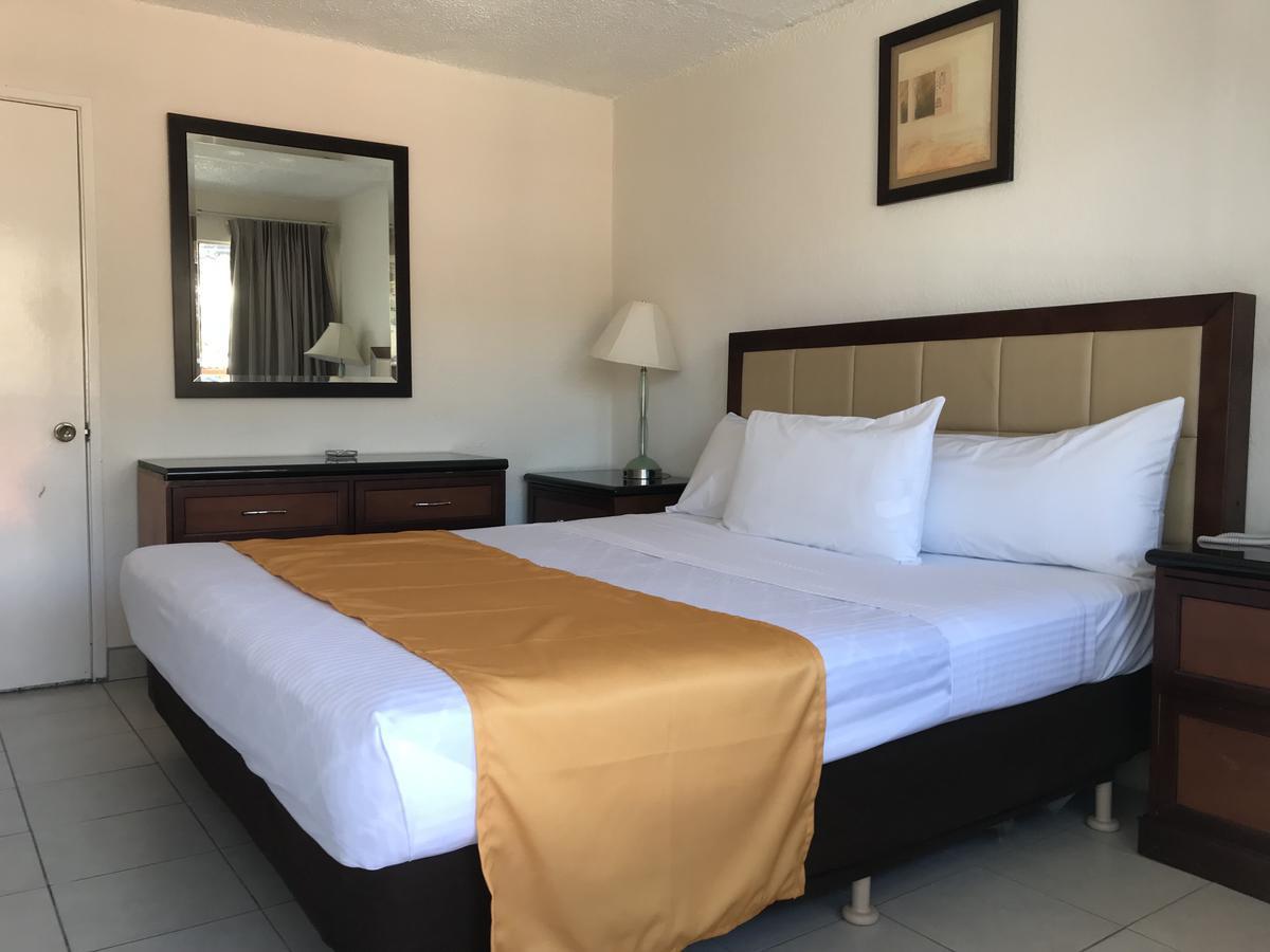 Hotel Guillen Jr Tijuana Zewnętrze zdjęcie